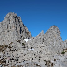Rocky&amp;nbsp;Tac-Spitze on the left with two people in the via ferrata&amp;nbsp;